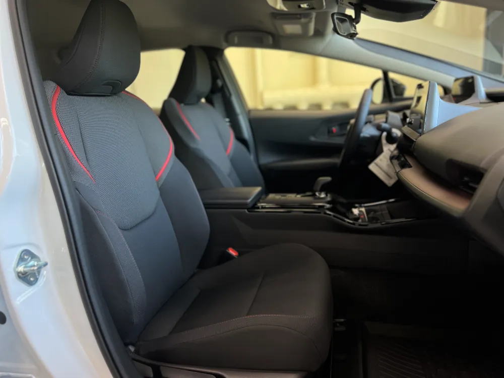 2023 toyota prius prime se white 18